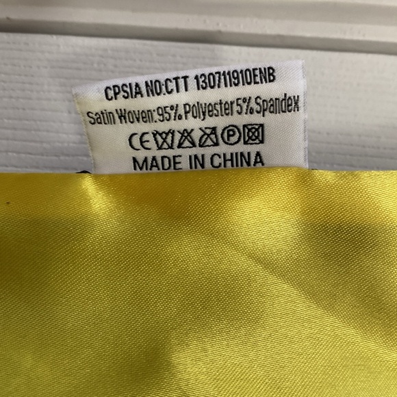 Lot Of 3 Super Hero Capes & 1 Mask- Iron Man, Batman w/Mask & Superman, 27"x 21” - Picture 11 of 12